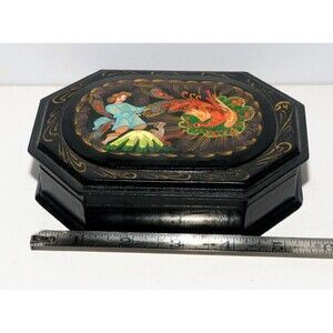 Vintage Russian Lacquered Beautiful Design Trinket Box Great Collectible